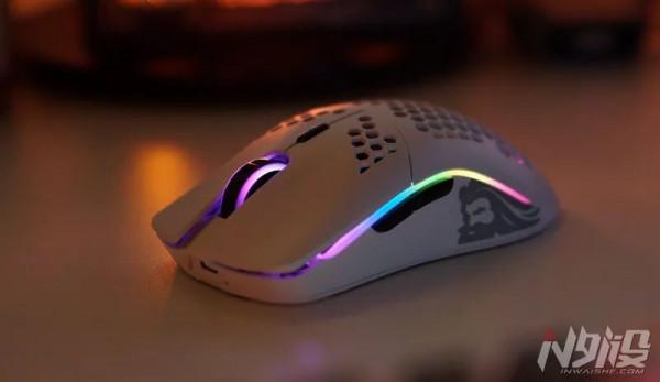 白色顏值賽高!Glorious奧丁無線遊戲滑鼠簡評 白色顏值賽高!Glorious奧丁無線遊戲滑鼠簡評