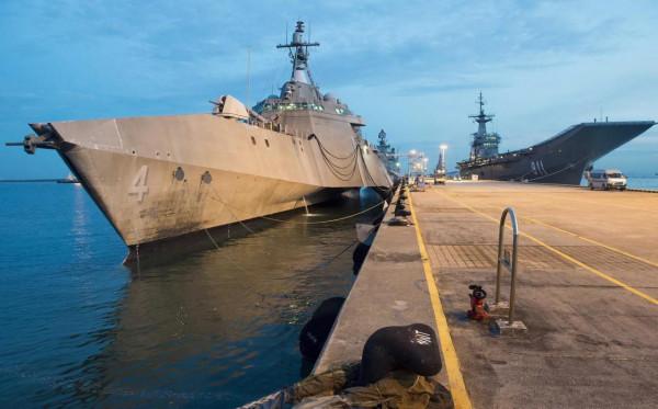 &OpenCurlyDoubleQuote;差克里&CenterDot;納呂貝特&rdquo;號航空母艦圖集（70圖）