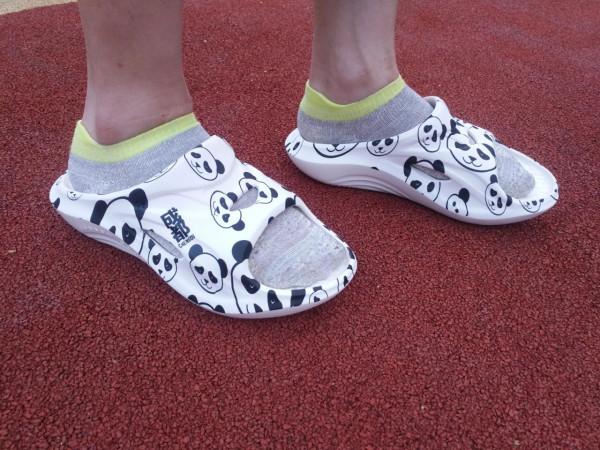 跑後恢復緩解雙腳疲勞,咕咚舒緩運動拖鞋 跑後恢復緩解雙腳疲勞,咕咚舒緩運動拖鞋