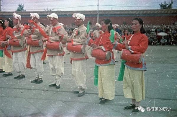 彩色老照片 1949年開國大典 天安門廣場上扭起了大秧歌