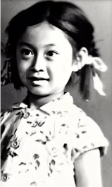 國民大姐敬一丹:26歲嫁初戀,老公是億萬富商,女兒嫁蘇格蘭小夥 國民大姐敬一丹:26歲嫁初戀,老公是億萬富商,女兒嫁蘇格蘭小夥