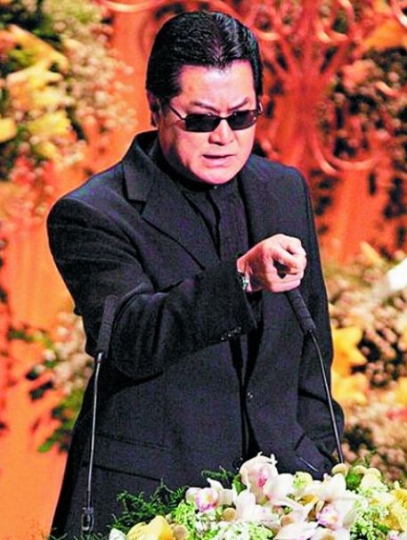 被偏愛的“隱世大佬”鄧光榮，與十幾位港星的愛恨情仇太精彩