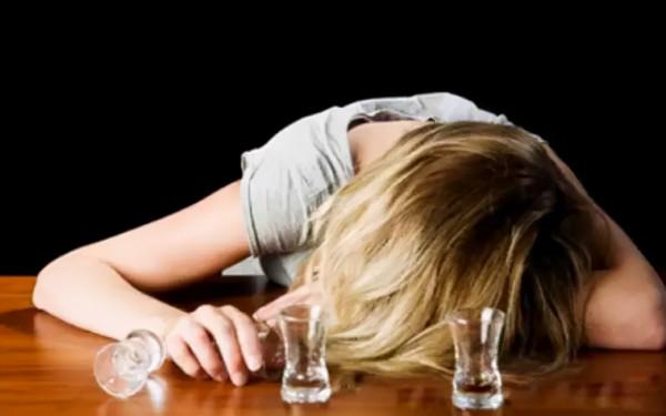 白酒，為什麼要“燙一燙”再喝？怎樣喝酒更健康？