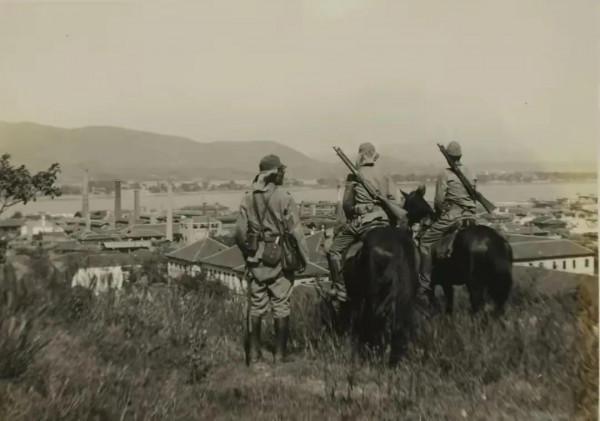 遠征軍伏擊了鬼子隊伍，擊斃了鬼子指揮官