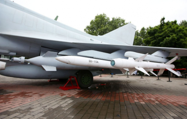 中國空空導彈太強悍:格鬥彈“瞪誰打誰”,中距彈不鎖定就開火 中國空空導彈太強悍:格鬥彈“瞪誰打誰”,中距彈不鎖定就開火