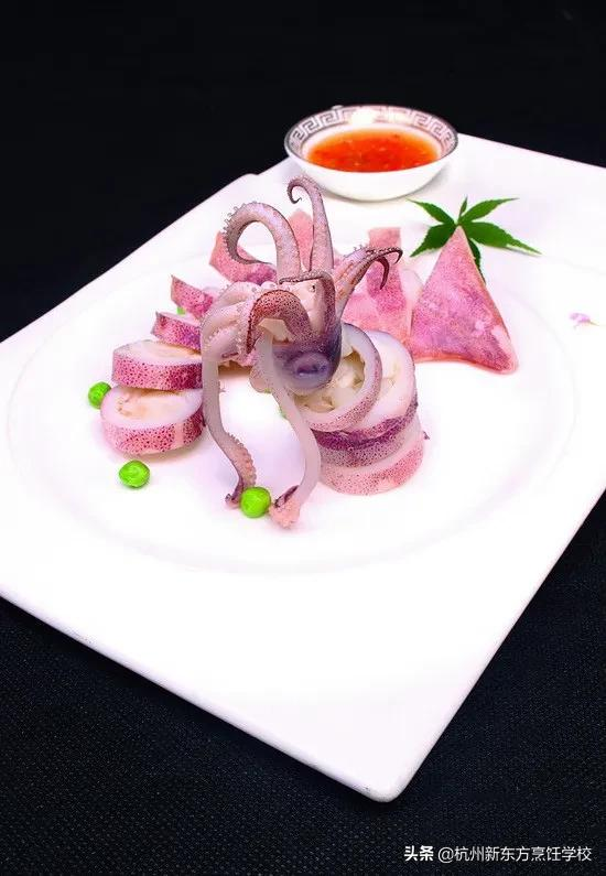 九道新穎冷盤製作，量少精緻，顏值頗高