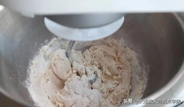 「鹼水包」減肥人士該拔草了！在家做鹼水面包，多吃不胖