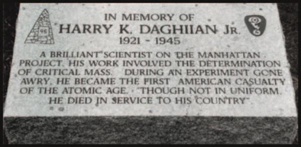 一顆不起眼的金屬球，本應成為原子彈轟炸日本，卻連殺兩名科學家