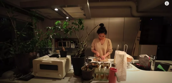 27歲日本家庭主婦圍著孩子轉的一天，卻被人羨慕她的從容優雅