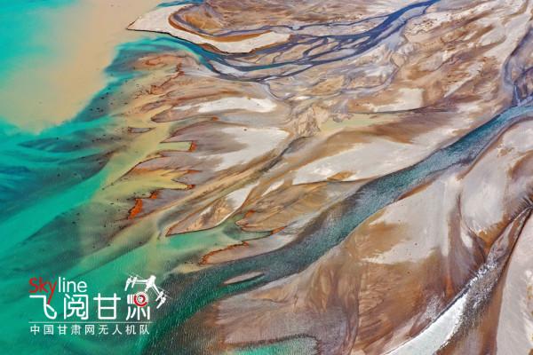 玉門：無人機視野下的昌馬湖奇觀