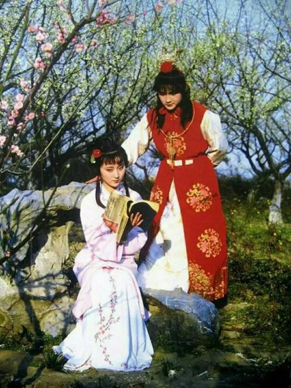 四大名著開篇都有詩詞，你覺得哪部名著的更勝一籌？