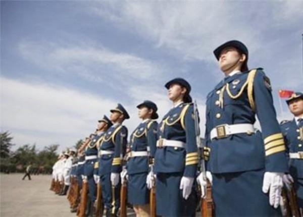 儀仗女兵隊長程誠:6小時軍姿,8斤負重訓練,不愧是鐵娘子軍 儀仗女兵隊長程誠:6小時軍姿,8斤負重訓練,不愧是鐵娘子軍