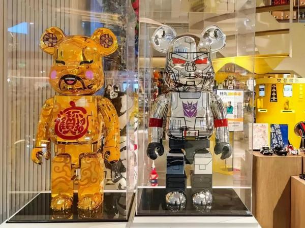 一隻熊換一套房，比炒鞋還狠的潮玩式割韭菜