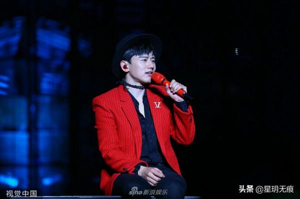 張傑未live曜北斗演唱會開唱 穿紅衣霸氣滿滿王者風範