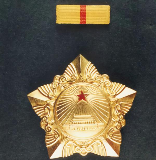 解放南京時，第一個率隊衝進“總統府”的營長，後來的結局如何？