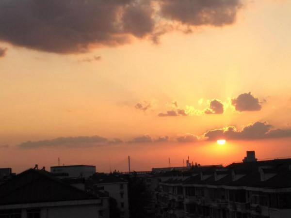 隔離二週,實在無聊,拍幾張日落照片 隔離二週,實在無聊,拍幾張日落照片