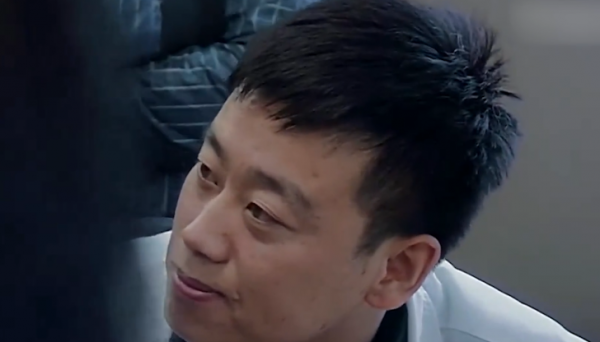 河南43歲女工捲入絞肉機，右手斷成9節，醫生苦撐17小時為其接上