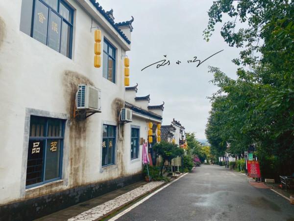 四川德陽有一座小眾古鎮，曾經是三國古戰場，現在都是徽派建築