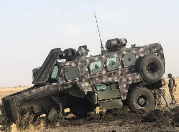 國產VP3反地雷車又立功 在奈及利亞觸雷 輪子被炸飛 乘員卻安然無恙 國產VP3反地雷車又立功 在奈及利亞觸雷 輪子被炸飛 乘員卻安然無恙