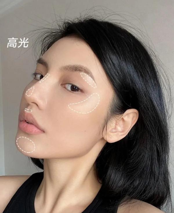 建議方圓臉的女生,化妝時別犯這幾個錯誤,容易顯老還沒氣質 建議方圓臉的女生,化妝時別犯這幾個錯誤,容易顯老還沒氣質