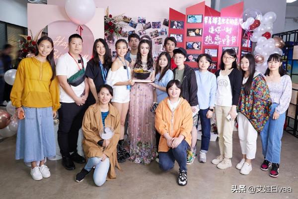 張柏芝跳猛犬勸退舞!針織裙穿出完美S曲線,聽狗叫嚇得花容失色 張柏芝跳猛犬勸退舞!針織裙穿出完美S曲線,聽狗叫嚇得花容失色