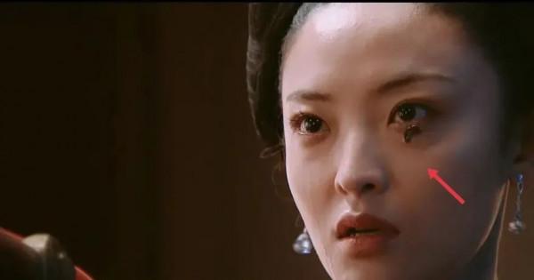 假馬假肌肉，每部戲戴美瞳，明星拍戲一個比一個能忽悠，太離譜