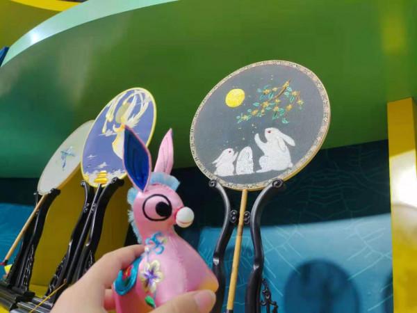 傳統文化元素有多萌?服貿會上大開眼界 傳統文化元素有多萌?服貿會上大開眼界