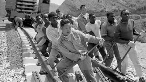 錢學森70年前的技術理論，如今竟靠它超越美國？東風17讓薩德失靈