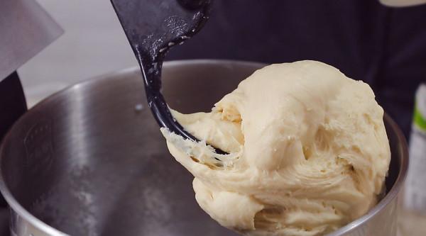 天氣寒冷,碰到這麵包,我絕不手軟,包上大雞腿,吃著真過癮 天氣寒冷,碰到這麵包,我絕不手軟,包上大雞腿,吃著真過癮