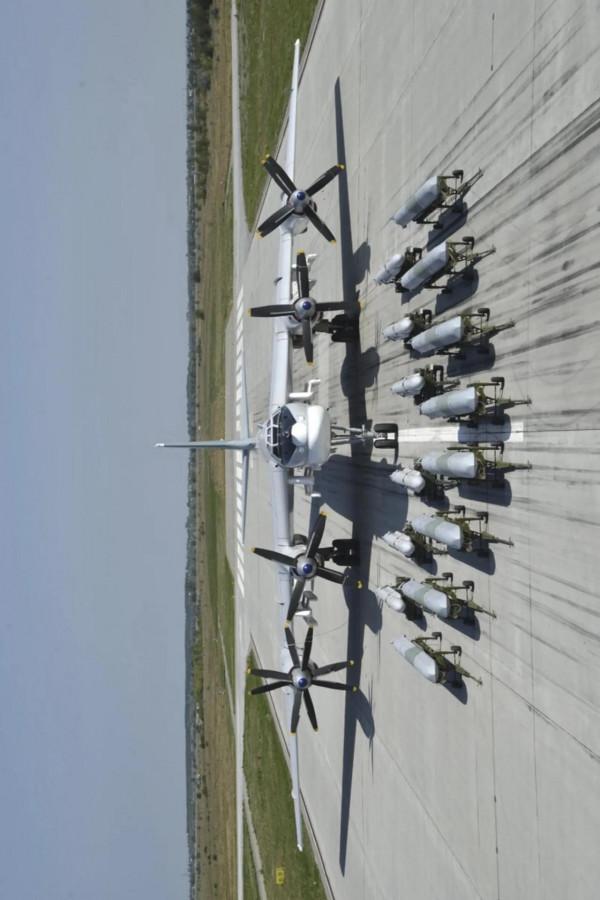 俄羅斯戰略轟炸機三人組幾乎攜帶了所有武器 俄羅斯戰略轟炸機三人組幾乎攜帶了所有武器
