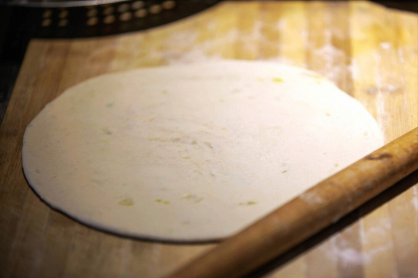 春餅,冷水和麵還是開水燙麵?教你詳細做法,柔軟勁道,餅薄如紙 春餅,冷水和麵還是開水燙麵?教你詳細做法,柔軟勁道,餅薄如紙