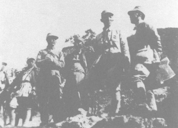 16歲少年瞞著父母參軍，18年後成副司令返鄉，母親：長官你找誰