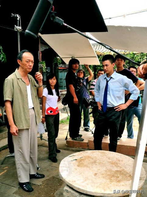 十年龍套無人識，一句加錢天下知，週一圍經歷了什麼？