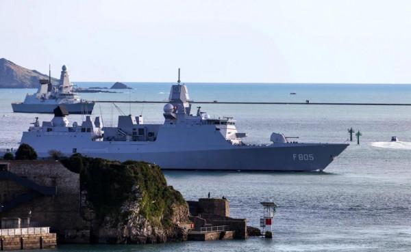 “七省”級護衛艦圖集（132圖）