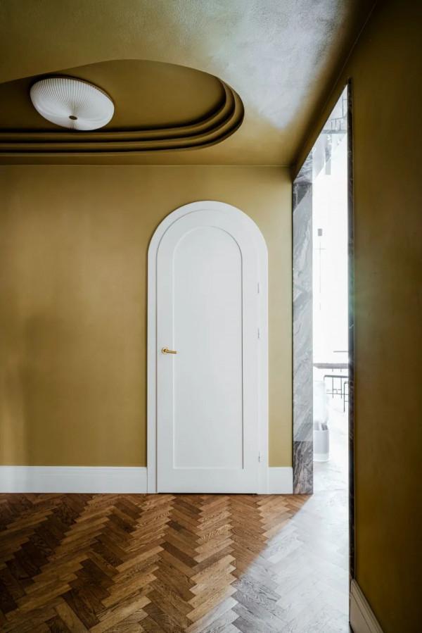 世界的好室 | 加入珠寶色調美學的華沙現代主義住宅