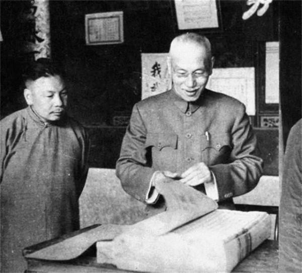 1952年，吳國楨參加蔣介石壽宴，返程發現車子被蔣做手腳