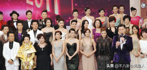 鞋拔子臉、厚嘴唇、顴骨凸出，這5位女港星演的大美人，我不理解
