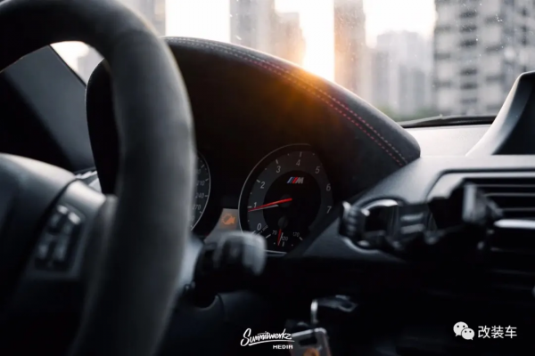 珍獸般的黑武士寶馬1M,開慣了500馬力本田S2000也不一定能駕馭 珍獸般的黑武士寶馬1M,開慣了500馬力本田S2000也不一定能駕馭