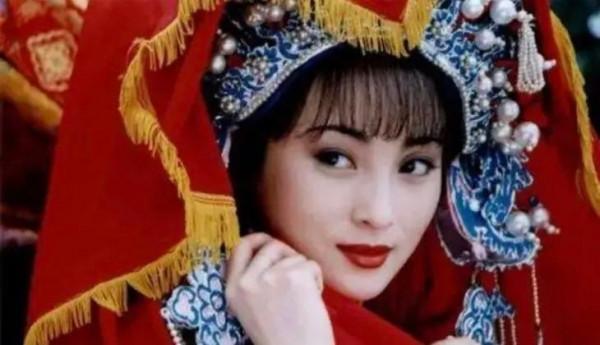 蔣勤勤：一段婚姻兩個孩子，與陳建斌不打不相識，結婚14年依然甜