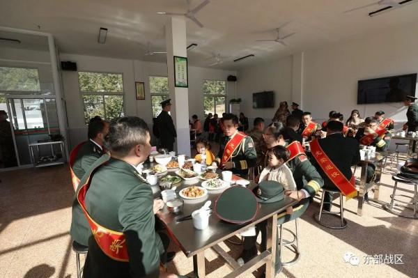 揮淚轉身，32名軍官光榮退役