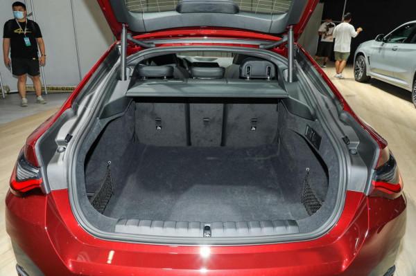 寶馬4系四門轎跑正式上市，價格略微上漲，售價37.38萬起