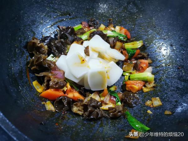 小雪後，此黑色食物搭配3種食材，簡單一炒，鮮美好吃，很下飯