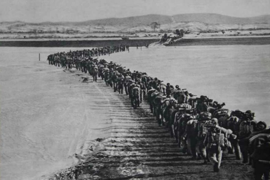 1977年萬毅向黨中央提一請求，鄧小平看後批示：他過去是有貢獻的