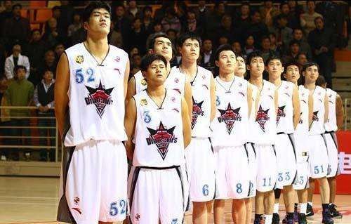 中國女籃梁天雲：身高1米97，因情傷退役，嫁農村小夥被寵成寶