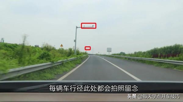 服務區匝道不長,資訊量不小,每一項都關乎合規和安全 服務區匝道不長,資訊量不小,每一項都關乎合規和安全