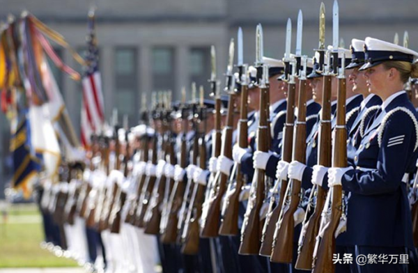 美國陸軍45萬人，擁有10個主力師，一個師到底有多少兵力？