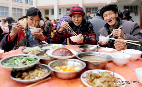 農村老人10天隨21個禮，送出禮錢5800元，真無奈