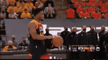 布克和米切爾，誰能擔起新生代分衛的榮耀？誰最像黑曼巴？