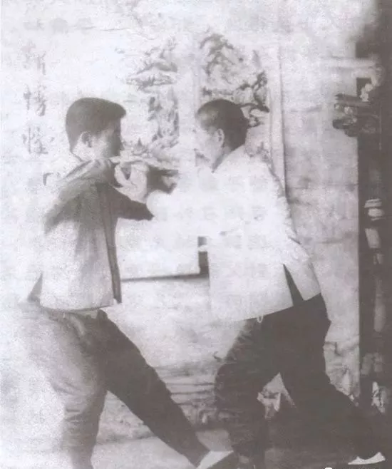 練拳架不練勁道，只是一個空架子