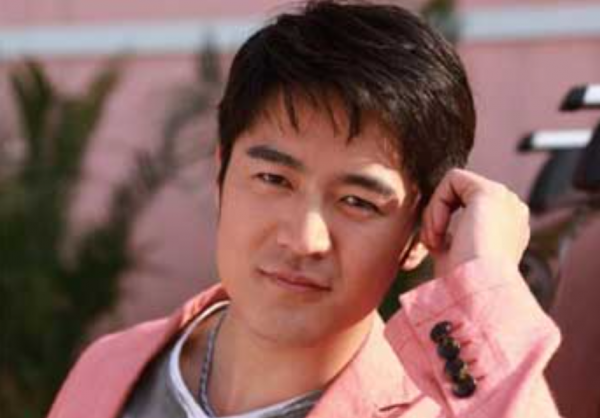 2011年，尚於博因抑鬱症跳樓自殺，1年後，其母親的舉動令人動容